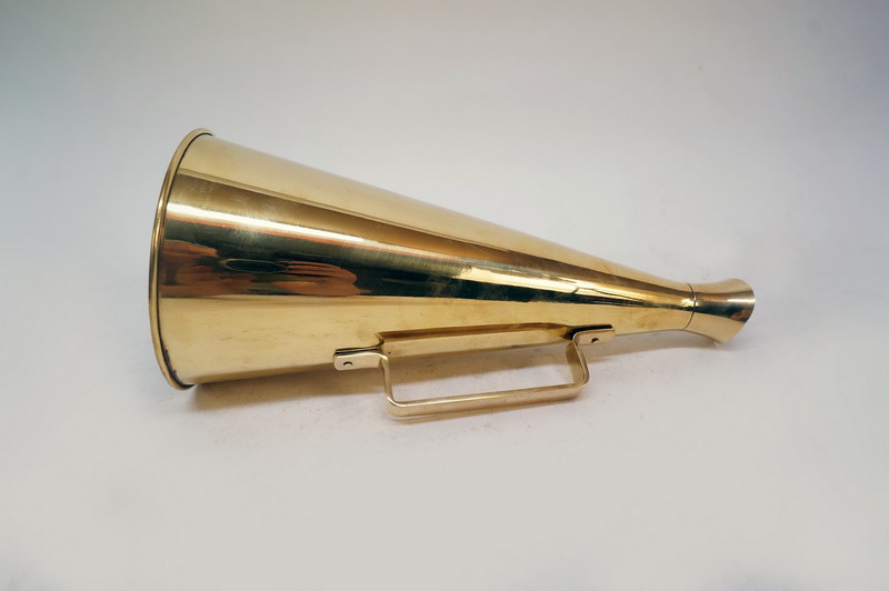 megafono dorado laton 33.5xo14.5 1u